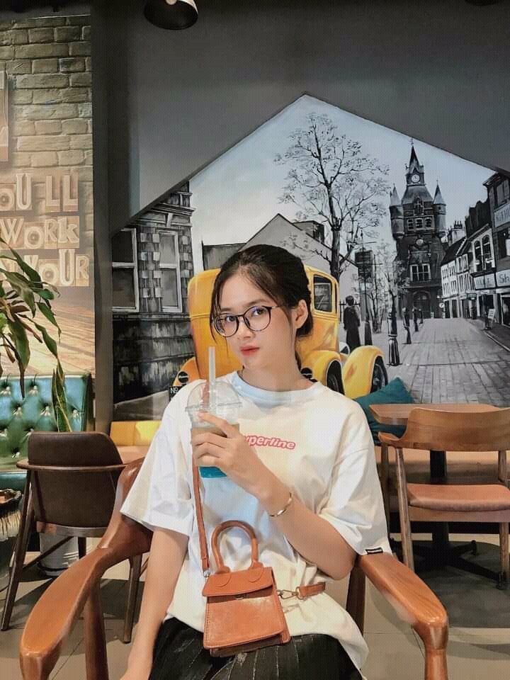 mmeiic's tweet photo. ✨Muốn tìm thứ gì đó ngọt ngọt

nhưng nhìn menu lại chẳng thấy tên anh ✨

[ #ARMYSelcaDay #mmeiic #ARSD ] https://t.co/n8YbSXe2mf