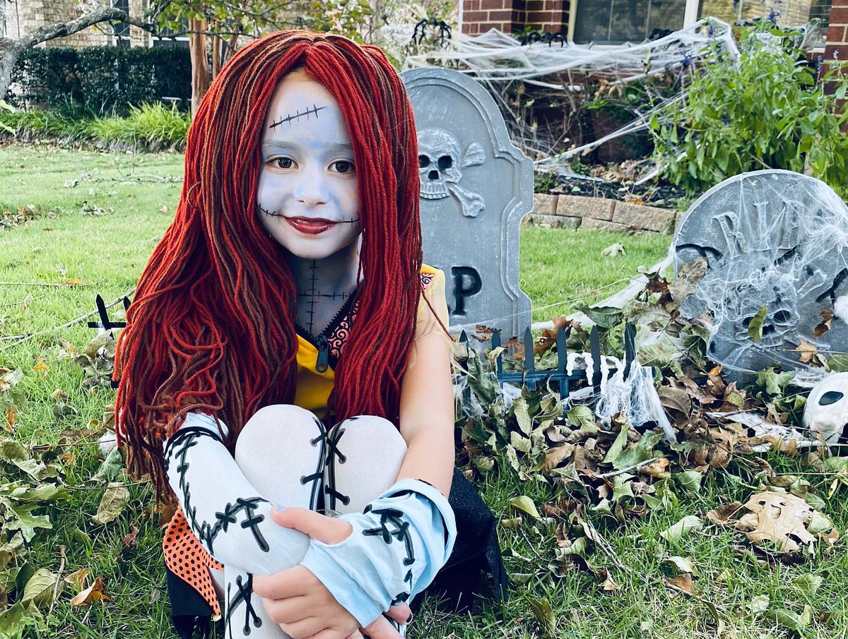JulissaMora's tweet photo. Happy Halloween from Sally, and the gang! My little runner was so exhausted by the end of the trick-or-treating she a almost didn’t make it home.🎃🍬🖤

#halloween2021 #thenightmarebeforechristmas…

📸 https://t.co/ATBpL9I6ra via https://t.co/xEZ8pQLPpb https://t.co/EZdD4AVtnN