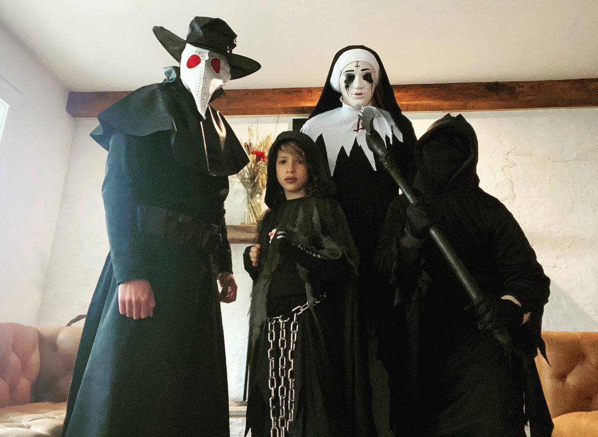 MComitini's tweet photo. Still revering in the magic of Halloween. #halloween2021 #costume #family #death https://t.co/KVCjqJr5l7