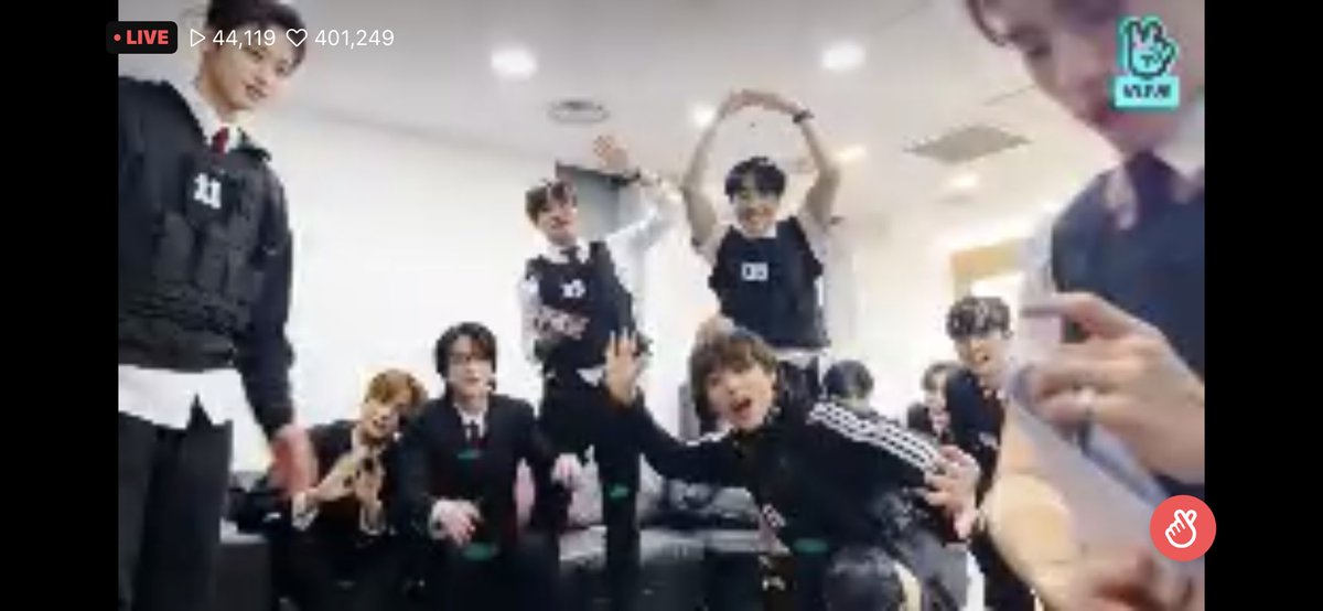 flf_sadam's tweet photo. 더보이즈 : 어쨌든녹화는되고 잇으니까 https://t.co/rxIWHPPtBN