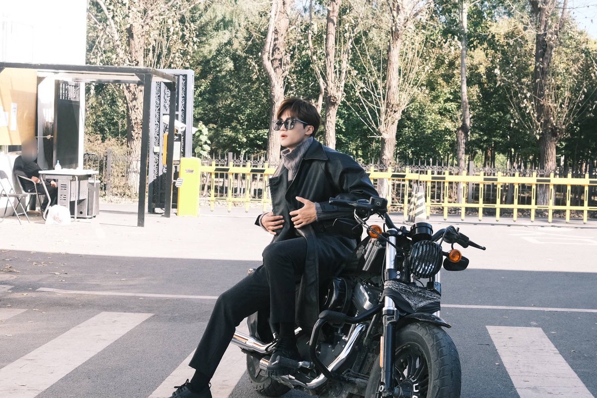 yananluvsu's tweet photo. no one was going to tell me he posted these???? https://t.co/mbaSNElZIC
