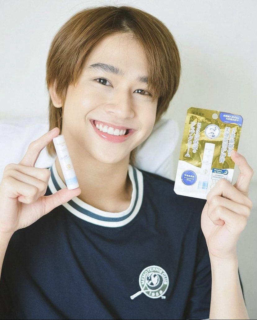 tanxiaohui1's tweet photo. Having this lip balm is like having fluke.😀😀
#ลิปครีมก่อนนอนxฟลุ้ค https://t.co/hM4ukrhiwT