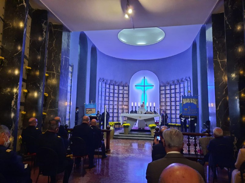 assoaeroarma's tweet photo. #1novembre #Roma #Verano: celebrazione di #ANFCMA - Ass. Naz. #Famiglie #Caduti e #Mutilati #Aeronautica presso #Sacrario #AeronauticaMilitare: accesa Lampada Fraternità e corona alloro su Monumento Aquile. 1º evento ufficiale a cui partecipa nuovo #capoSMA Gen. S.A. Luca Goretti https://t.co/Bv7GYFm4Jv