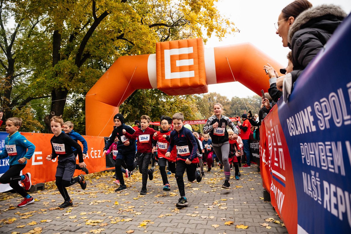 PSportoviny's tweet photo. 28. října se konal tradiční Sokolský běh republiky!🏃

V @PrahaEU se sešlo celkem 522 účastníků, z toho 109 dětí. 

Muži: 
🥇 Michal Suchý (24:10)

Ženy:
🥇 Svatoslava Kacířová (30:06)

Gratulujeme!

#sokolskybehrepubliky #praha https://t.co/dR0SEqGwHt