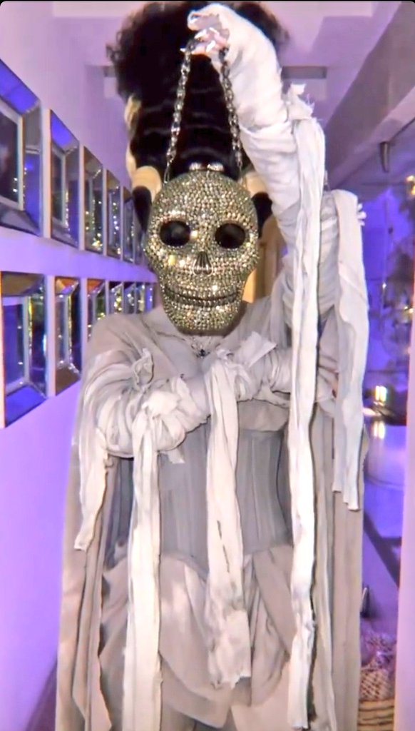 benjiOficiall's tweet photo. La perfección de la princesa del pop latino @belindapop 💕🎃
MRS. FRANKENSTEIN
#NODELIWEEN2021 #Nodeliween #nodeli #halloween2021 https://t.co/Mh0LVzJRLd
