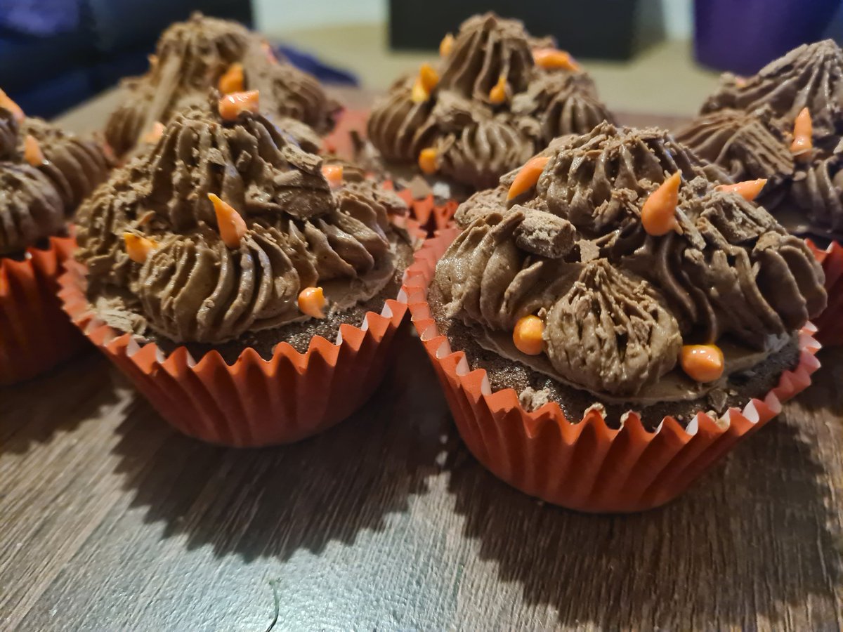 So proud of my boys for baking for all the staff at <a href="/oahaslandhall/">Outwood Academy Hasland Hall</a> Thanks to all the staff for supporting Luke &amp; Lewis, for their kind words and generosity. All funds raised will go to <a href="/Chfieldsands/">Chesterfield Sands</a> <a href="/SandsUK/">Sands - baby loss charity 💜🧡</a> 
#BakeForSands 
#ChesterfieldSands 
#SandsHereToSupport 
#OAHaslandHall
