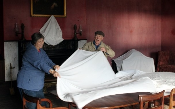 HydeHall_1817's tweet photo. And today we start the process to close up the mansion and prepare for winter months.  Hyde Hall is now closed for tours until the end of May 2022, with the exception of special events.  We thank all our guests, visitors, volunteers, staff and board for a successful 2021 season! https://t.co/D9iIsP4OXF