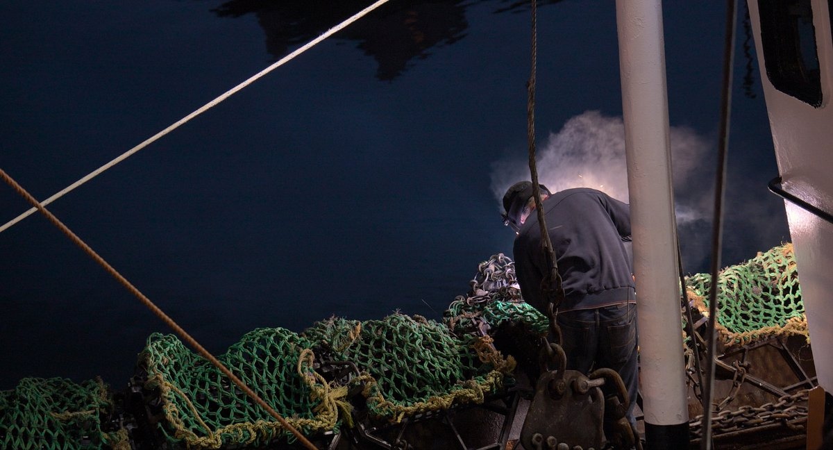 Macrobert's tweet photo. The Guardian says that Iorram (Boat Song) 'combines historic audio of Western Isles Gaelic-speaking fishermen with footage of their modern counterparts'.
This stunning documentary will close out #CSDF2021 this evening at 7.30pm. ๐ฃ
Tickets ๐
https://t.co/pdETg2ZXBH https://t.co/PA8ZPNC0K3