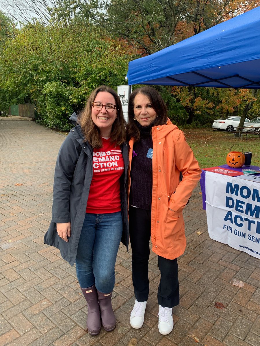 Happy to have such an incredible resource like the Center for Hope and Safety in our community to support those who are victims of domestic violence. It was great to show my support with #Team39 alongside <a href="/FirstLadyNJ/">Tammy Murphy</a>.