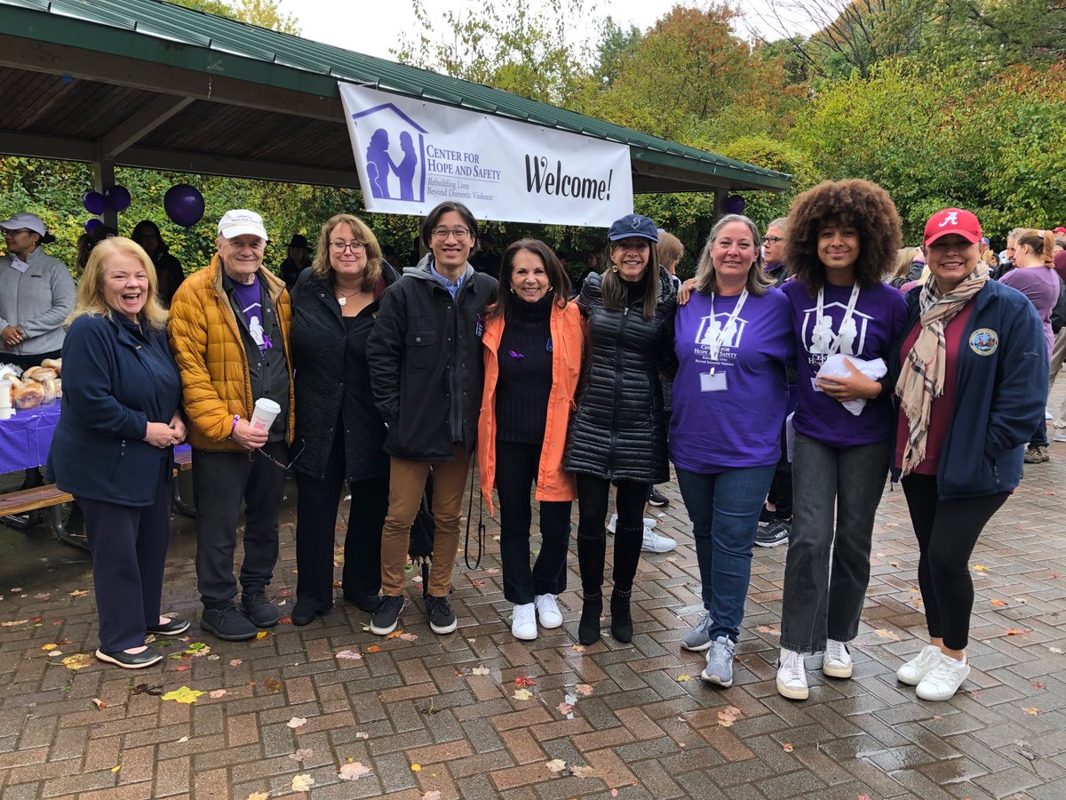 DuganForSenate's tweet photo. Happy to have such an incredible resource like the Center for Hope and Safety in our community to support those who are victims of domestic violence. It was great to show my support with #Team39 alongside @FirstLadyNJ. https://t.co/C84wJ2XSrv