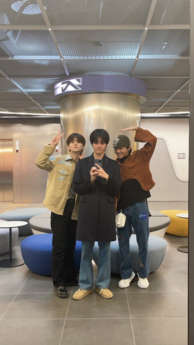 DAINTYMASHl's tweet photo. please hyunsuk is so cuteee😭😭😭😭😭 https://t.co/5Ua5XY83Os