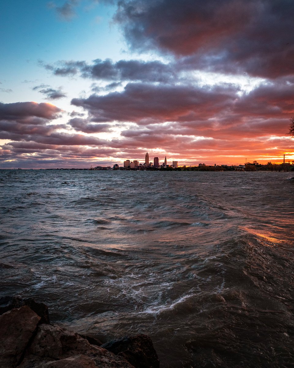 GabeWasylko's tweet photo. A November Sunrise in Cleveland, OH https://t.co/bSTjcAkUoI