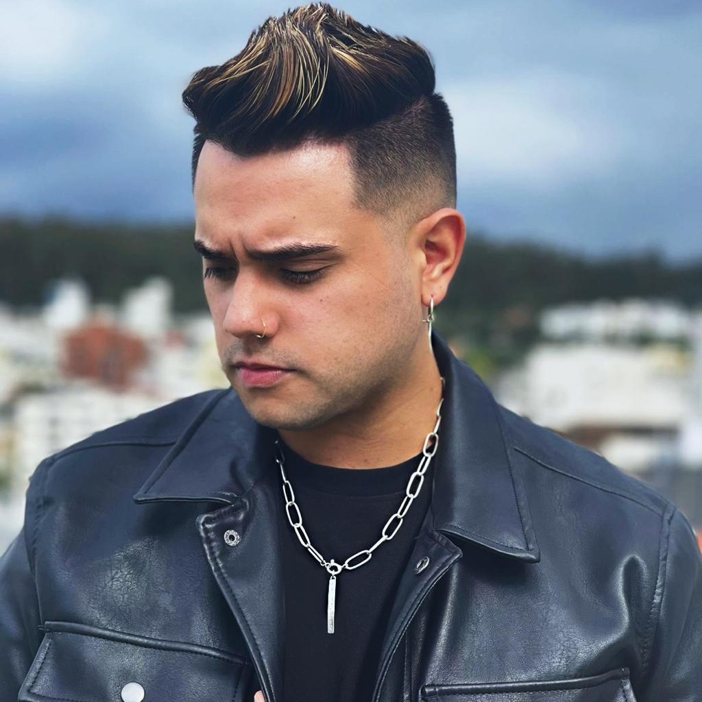 divaleromusic's tweet photo. Solo tú y yo conocemos la historia 🌹  #MiCompañera #Cantante #Boy https://t.co/HLNDcOfmTJ