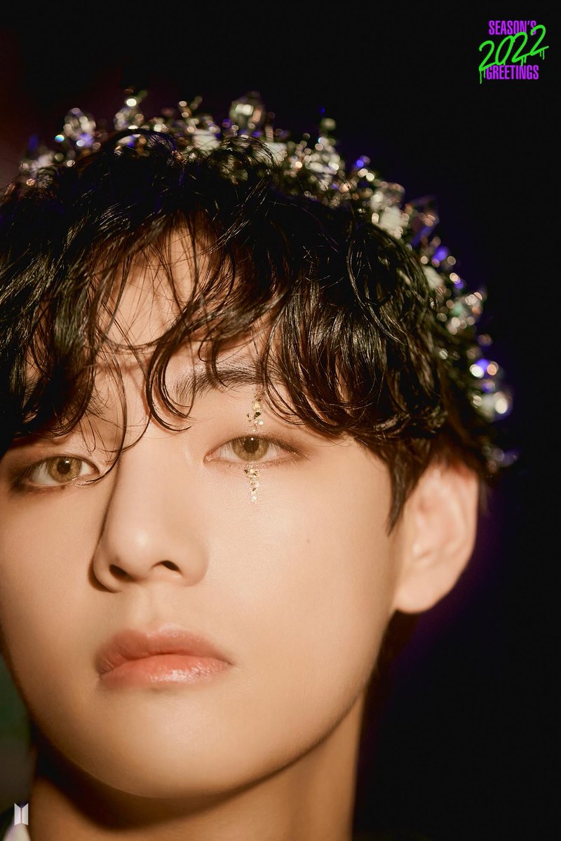 1_n_only_BTS's tweet image. Taehyung Mysterious Look💘💜
BTS'2022 Season's Greetings' Spot( Star Turned Villian)💜💘 #fatereader #starturnedvillain 
 #뷔 #태형 #taetae #taehyung #kimtaehyung #v #taehyungbts #minyoongi #yoongi #suga  #parkjimin #jimin #jhope #jungkook #kimnamjoon #kimseokjin #bts @bts_bighit