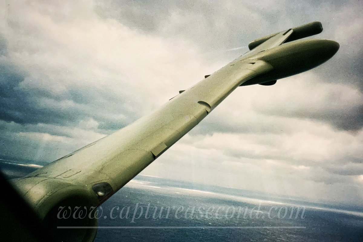 captureasecond's tweet photo. Patrolling off the coast of Florida, 2003.  #royalairforce #raf #nimrod #themightyhunter #patrol #maritime #wing #wingview #jet #aircraft #aeroplane #noordinaryjob #aviation #avgeek #captureasecond https://t.co/gVdpVJWUE4