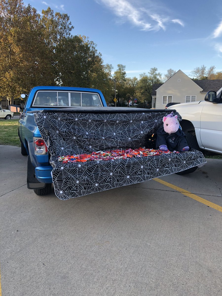 EducatorsMac's tweet photo. Trunk or Treat was a success! What fun! @EducatorsMac @Mac_College https://t.co/W6XmJods1B