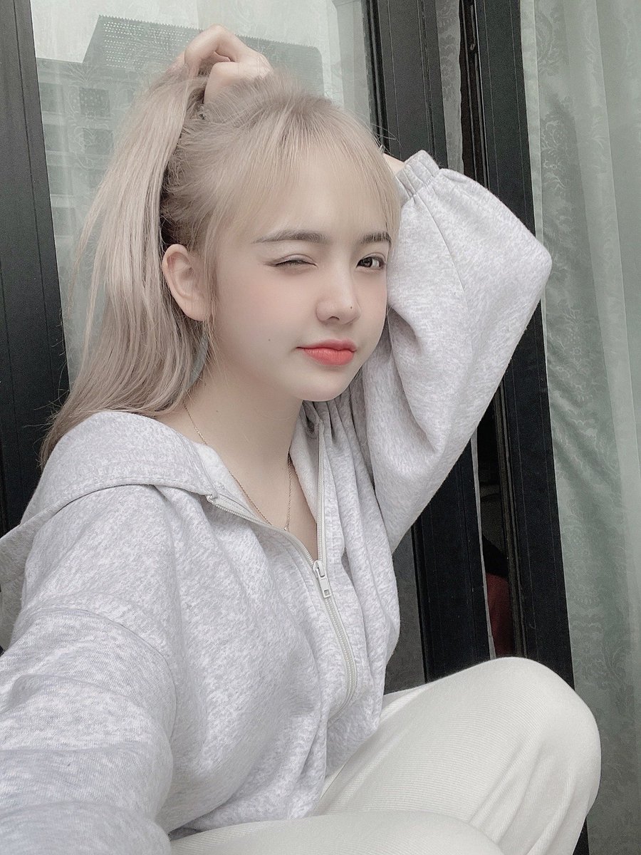 chauchaothit's tweet photo. Sắp tới Châu có sx lịch vào SG r 🙈 
Kkk nhớ các khách iu quá di…. https://t.co/5pImV9bcD6