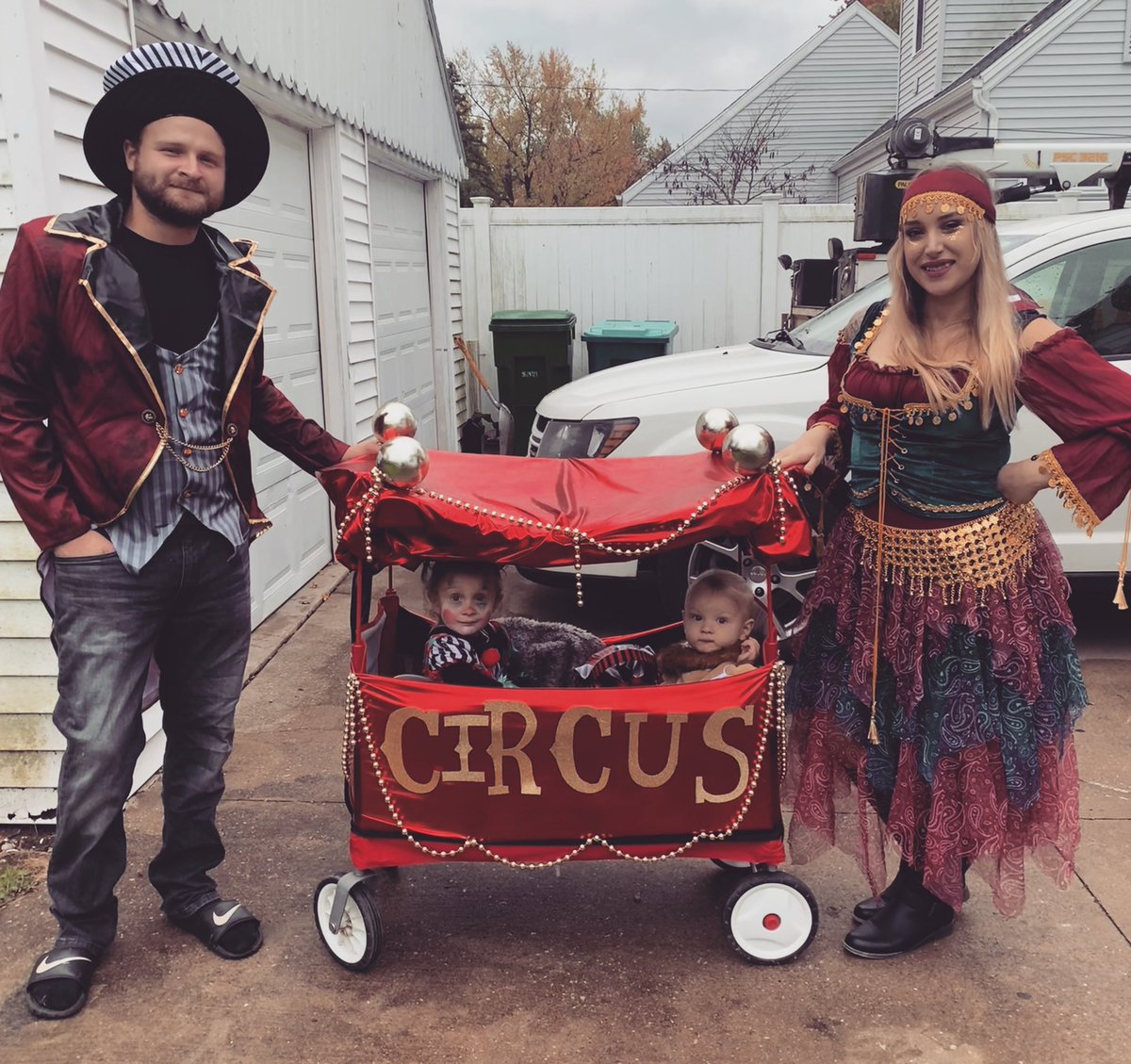 ReganMiner's tweet photo. Circus is in town #halloween2021 https://t.co/UnfvZFzFEd
