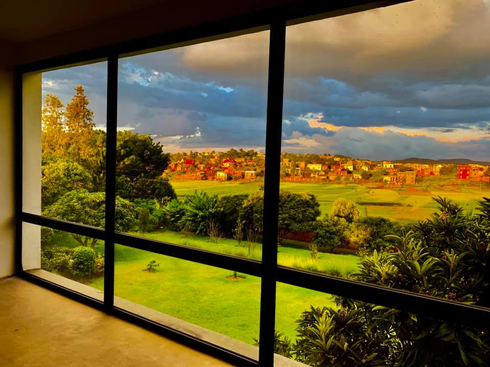 MadaCryptoLand's tweet photo. 7000m2 land + House for sale in the capital city of Madagascar, Antananarivo. 
6 Rooms + Garage
134ETH or 584 000 USD. 
DM for more info
#NFT #cryptocurrency #CryptoInvestment #cryptoland https://t.co/0wdzArJ4rf