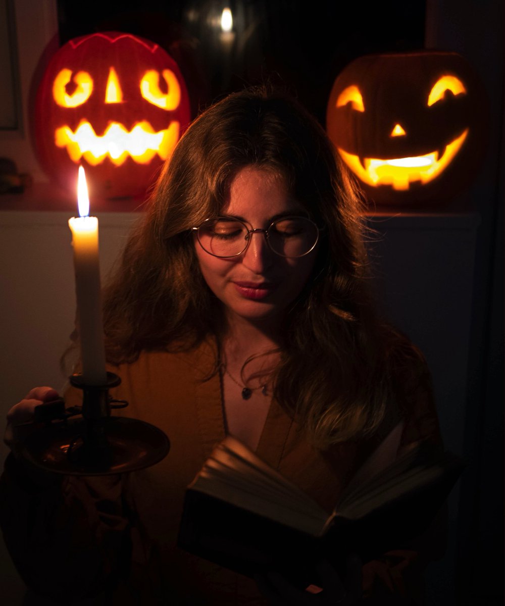 Pumpkins, reading ghost stories by candlelight and a rewatch of Crimson Peak made a cosy Halloween weekend 🎃 now onto November!