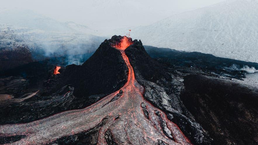 Roxio's tweet photo. From wildlife conservationist and photographer Donal Boyd, check out these tips on safely capturing images of an active volcano. 

#photography
https://t.co/ydIzUIzRay https://t.co/6zUNaJX2Cq
