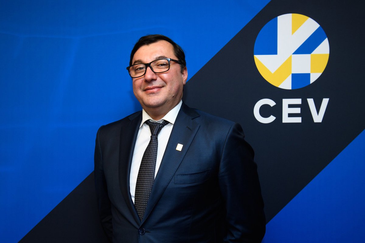 Сегодня празднует свой день рождения президент Всероссийской федерации волейбола, вице-президент <a href="/CEVolleyball/">European Volleyball</a> — Станислав Владимирович Шевченко🥳

Поздравляем!🎉

#RusVolleyTeam