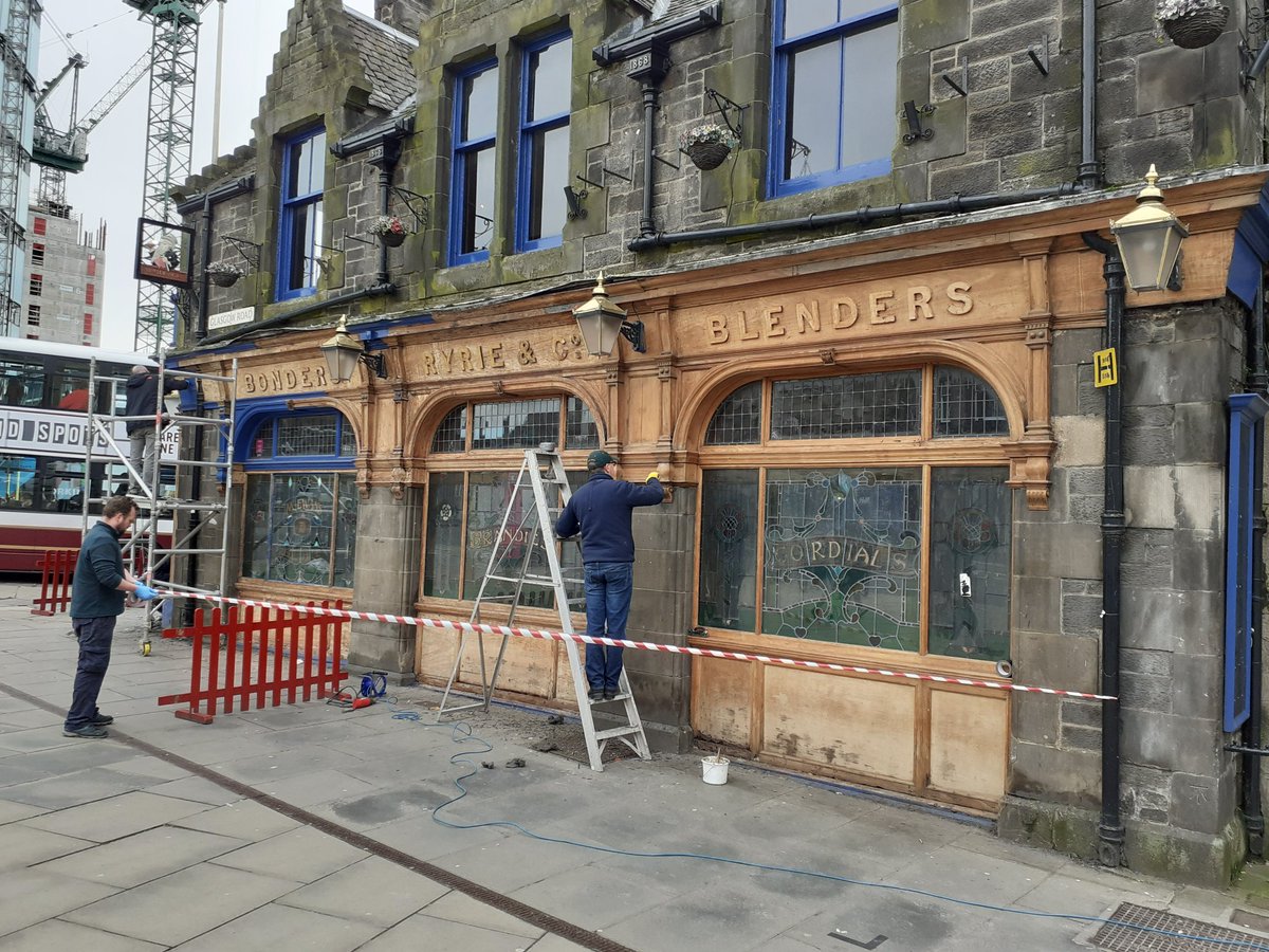 sandymb1956's tweet photo. Looks like #RyriesBar #Haymarket #Edinburgh could be preparing for reopening after being closed for a very long time.Always a stop off point for people for a quick one 🍺before catching their train. Hopefully opens soon.Will be welcomed by locals and commuters.@EdinburghPub 🍺🍺 https://t.co/oel5h7ezA1