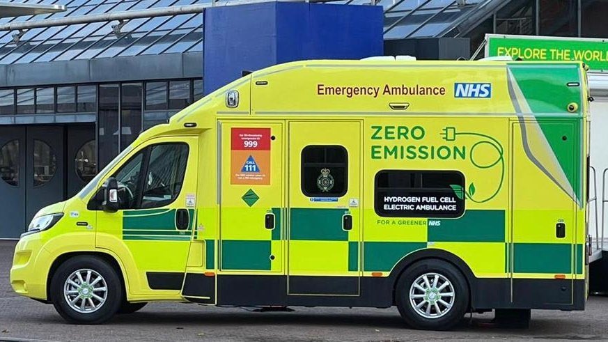 Ulemco's tweet photo. Thanks to @alexiskeech for being the first to spot the globally innovative ZERRO Ambulance #hydrogen fuel cell @COP26 @UKHFCA @LpoolCityRegion @SHFCA @HV_Systems @innovateuk @OZEVgovuk @Terry_N @ChrisAmbulance @vcs_vehicle https://t.co/UuANl9Q82l