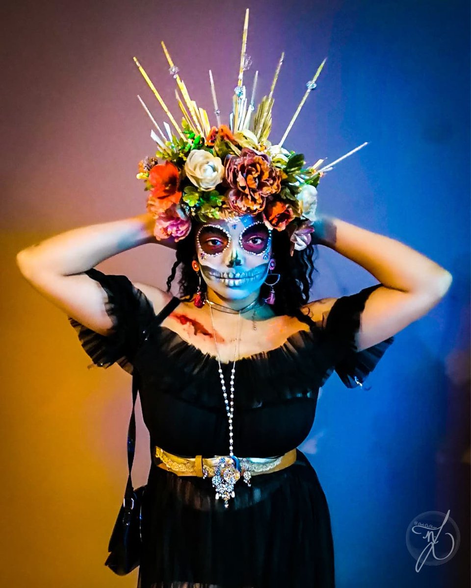 OohSoShar's tweet photo. Happy Halloween 🦇 🎃 🕸️ #Halloween #halloween2021 #sugarskull #DayOfTheDead #DiaDeMuertos #nadialamaani #paintwithnads https://t.co/KYSfeg3ojX