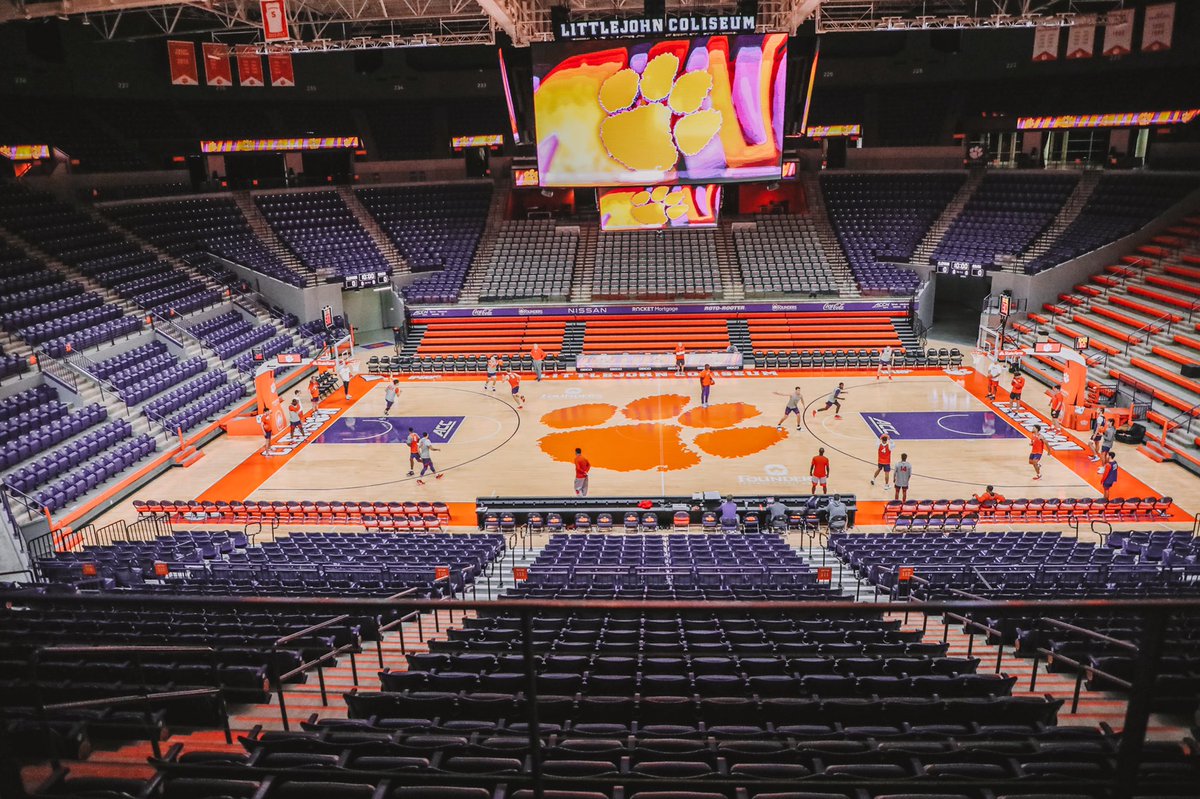 ClemsonMBB's tweet photo. 𝐖𝐄’𝐑𝐄 𝐁𝐀𝐂𝐊‼️ https://t.co/YCGCMLjlei