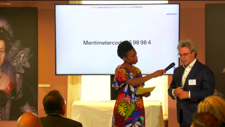 vnoncwMRA's tweet photo. Secretaris arbeidsmarkt @VNONCW @MKBNL over programma Perspectief Op Werk 'We hebben stappen gezet maar we zijn er nog niet - we moeten zo dicht mogelijk bij de werkgevers & werknemers in de 35 arbeidsmartkregio's komen' #PoW #Hallowerk @brigitteg @MartineSchuijer @VNONCWWest https://t.co/ZqigoxTEX0