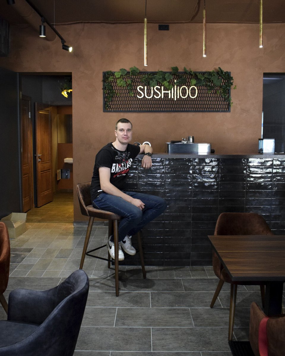 Sikkens Alpha Orient в интерьере Суши-маркета @sushi100_krd  🥡🍤🖤
от дизайнеров <a href="/dnkdesign/">mauricio agudelo</a>.ru

Alpha Orient - изысканное декоративное покрытие «Шелк», полуматовый материал на водной основе с широкой палитрой цветов от пастельных до ярких переливающихся хамелеонов.
⠀⠀⠀⠀⠀...