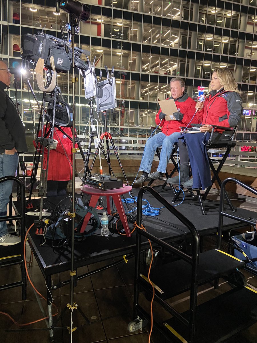 MarqueshaG5's tweet photo. Last night was EVERYTHING! The Braves didn’t take home the win 😞, but it was a great time. @Braves let’s win this in Houston Tuesday and win this World Series. #FieldProducing #NewsProducer #NewsLife #Fox5Atlanta #GoBraves #WorldSeries2021 https://t.co/R7phUG3Py2