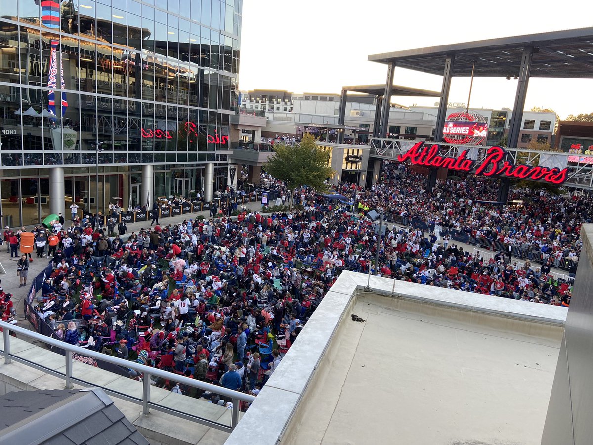 MarqueshaG5's tweet photo. Last night was EVERYTHING! The Braves didn’t take home the win 😞, but it was a great time. @Braves let’s win this in Houston Tuesday and win this World Series. #FieldProducing #NewsProducer #NewsLife #Fox5Atlanta #GoBraves #WorldSeries2021 https://t.co/R7phUG3Py2
