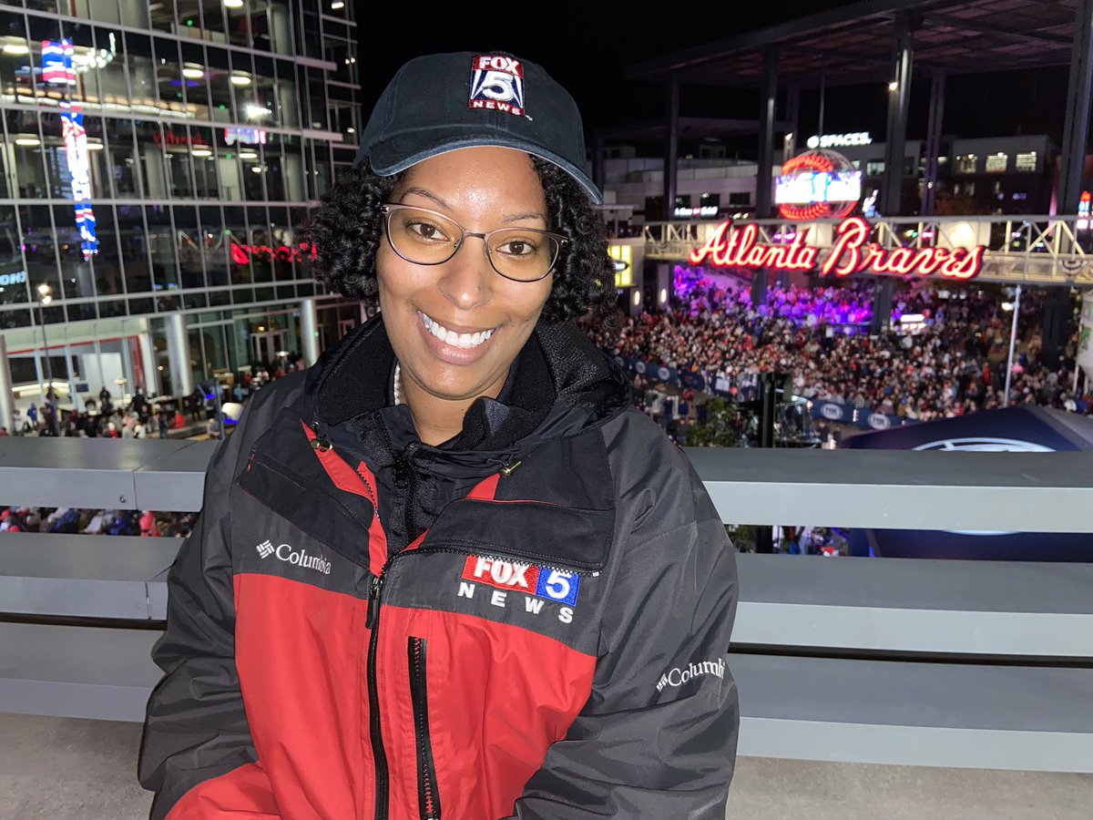 MarqueshaG5's tweet photo. Last night was EVERYTHING! The Braves didn’t take home the win 😞, but it was a great time. @Braves let’s win this in Houston Tuesday and win this World Series. #FieldProducing #NewsProducer #NewsLife #Fox5Atlanta #GoBraves #WorldSeries2021 https://t.co/R7phUG3Py2