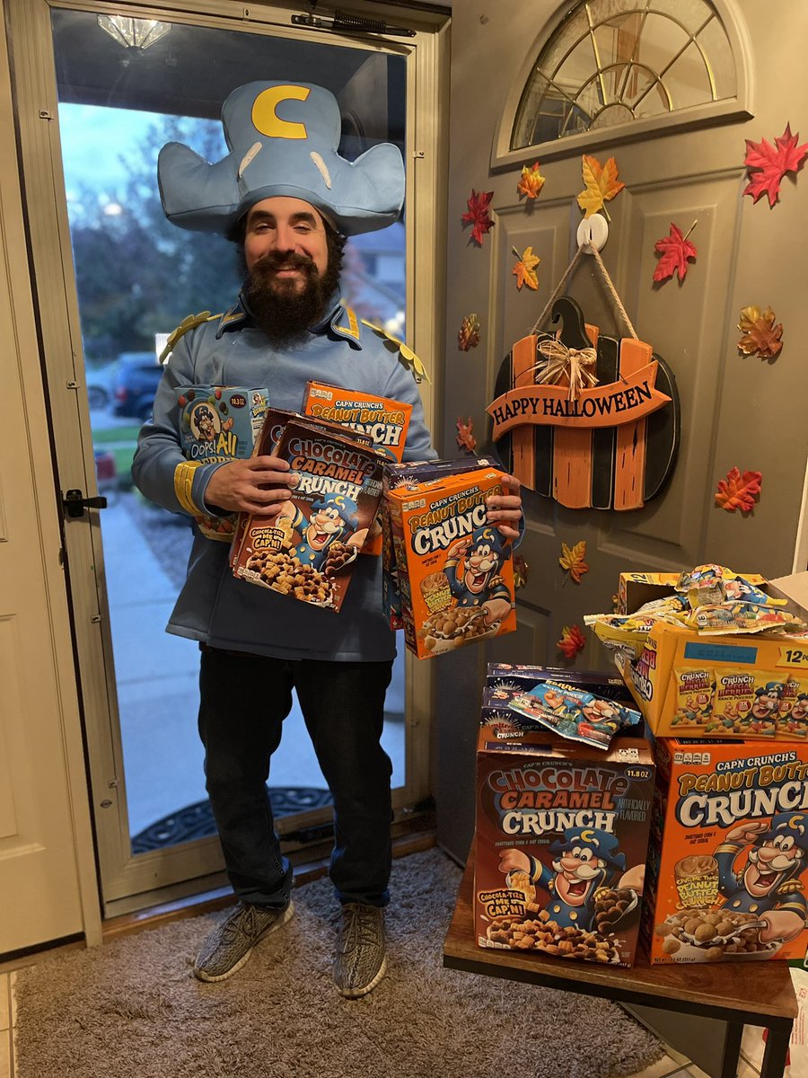 Handed out boxes of <a href="/RealCapnCrunch/">Cap'n Crunch</a> to the trick-or-treaters!