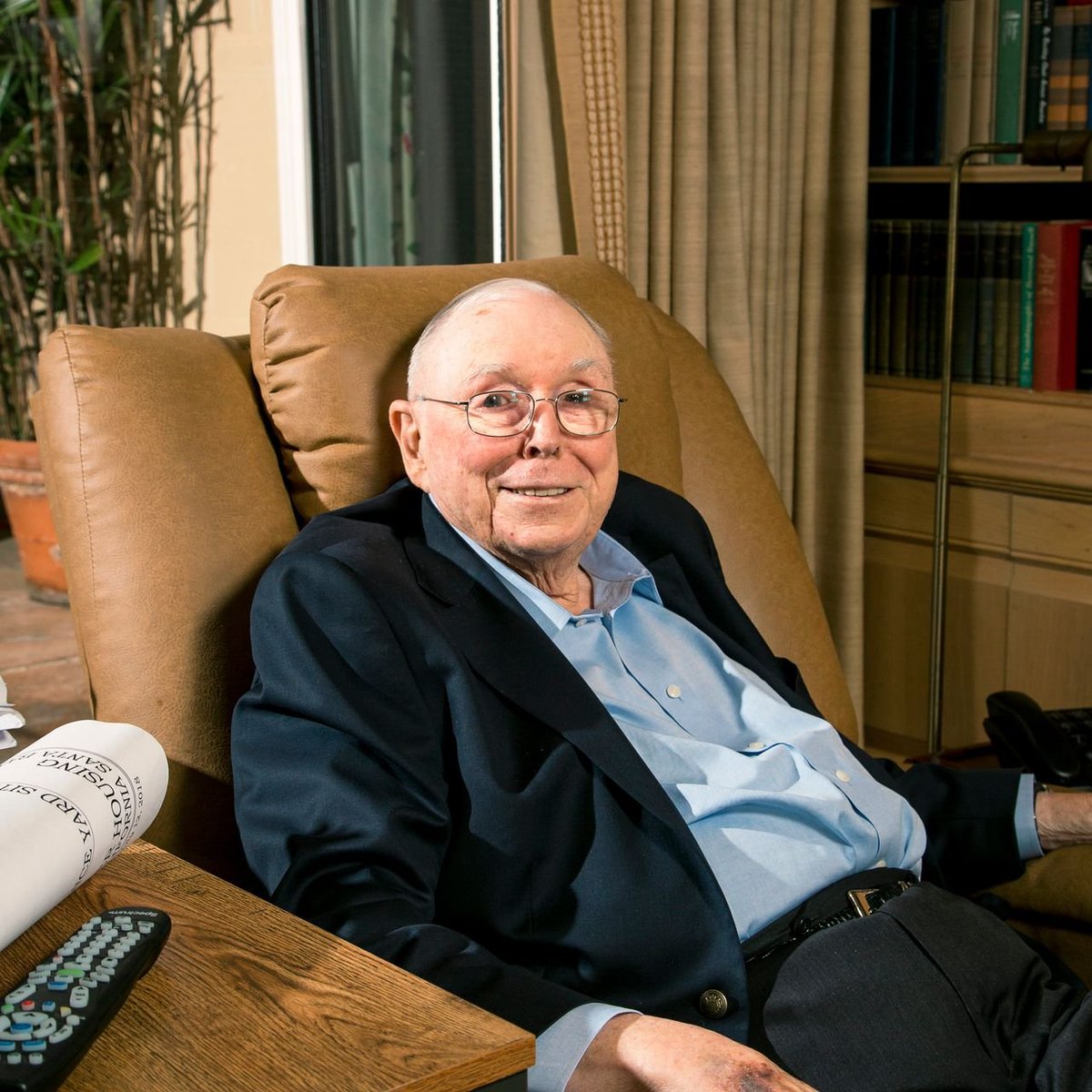 MorningBrew's tweet photo. “I’d rather be a billionaire and not be loved by everybody than not have any money.”

Unreal quote from Charlie Munger in response to criticism about a dorm he designed for UCSB that would leave 94% of students without windows. https://t.co/leiGgQlTph