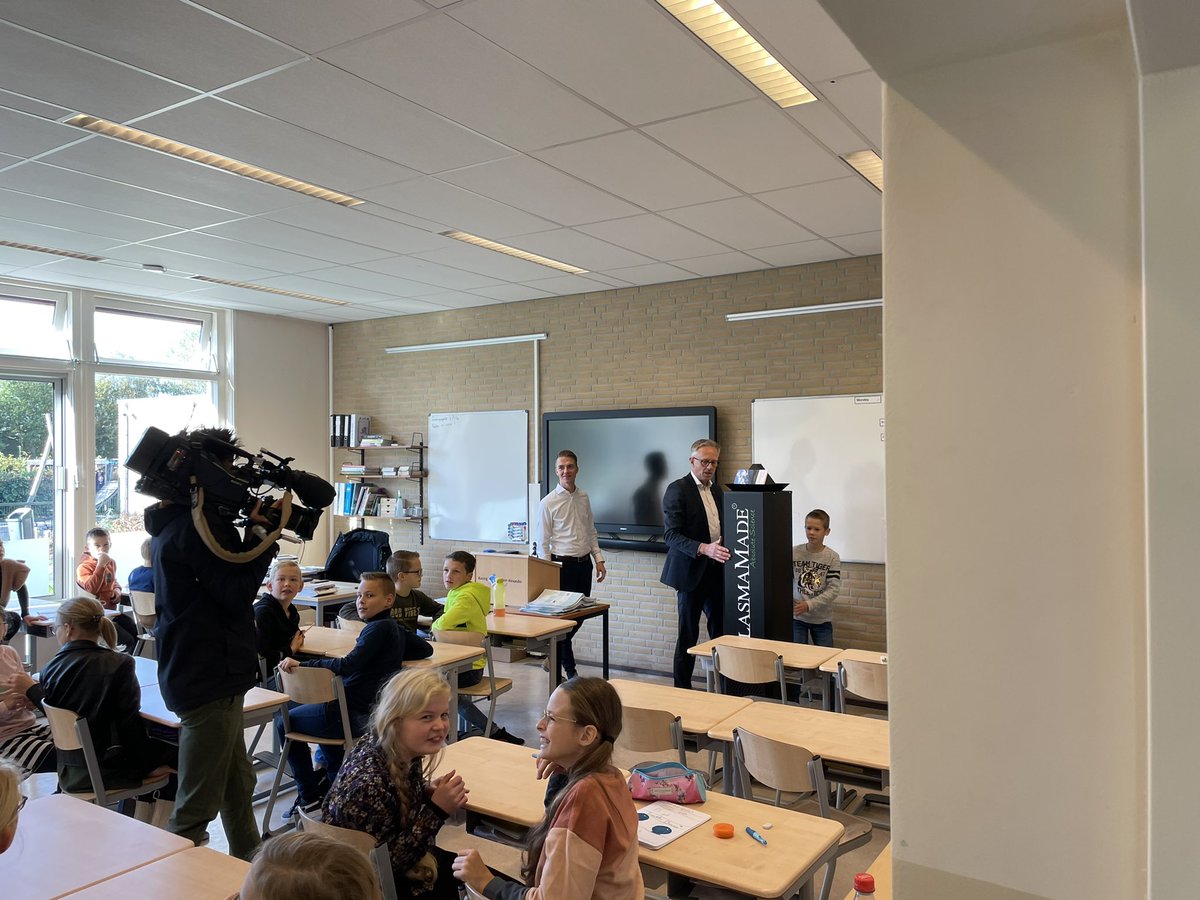martin_vd_sluis's tweet photo. @plasmamade  aircleaner op alle scholen in @G_Staphorst #plasmamade #plasmamadeaircleaner #vikicks #schonelucht #sbs6 #rtvoost #hartvannederland https://t.co/4ZtFIK9Lax