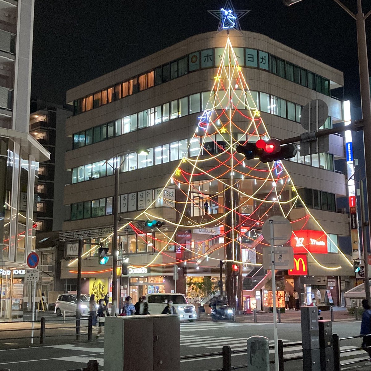 coonel_asob's tweet photo. ワオ！もうクリスマスイルミネーション🎄気が早いナ😁 https://t.co/zAyX7RTqO9