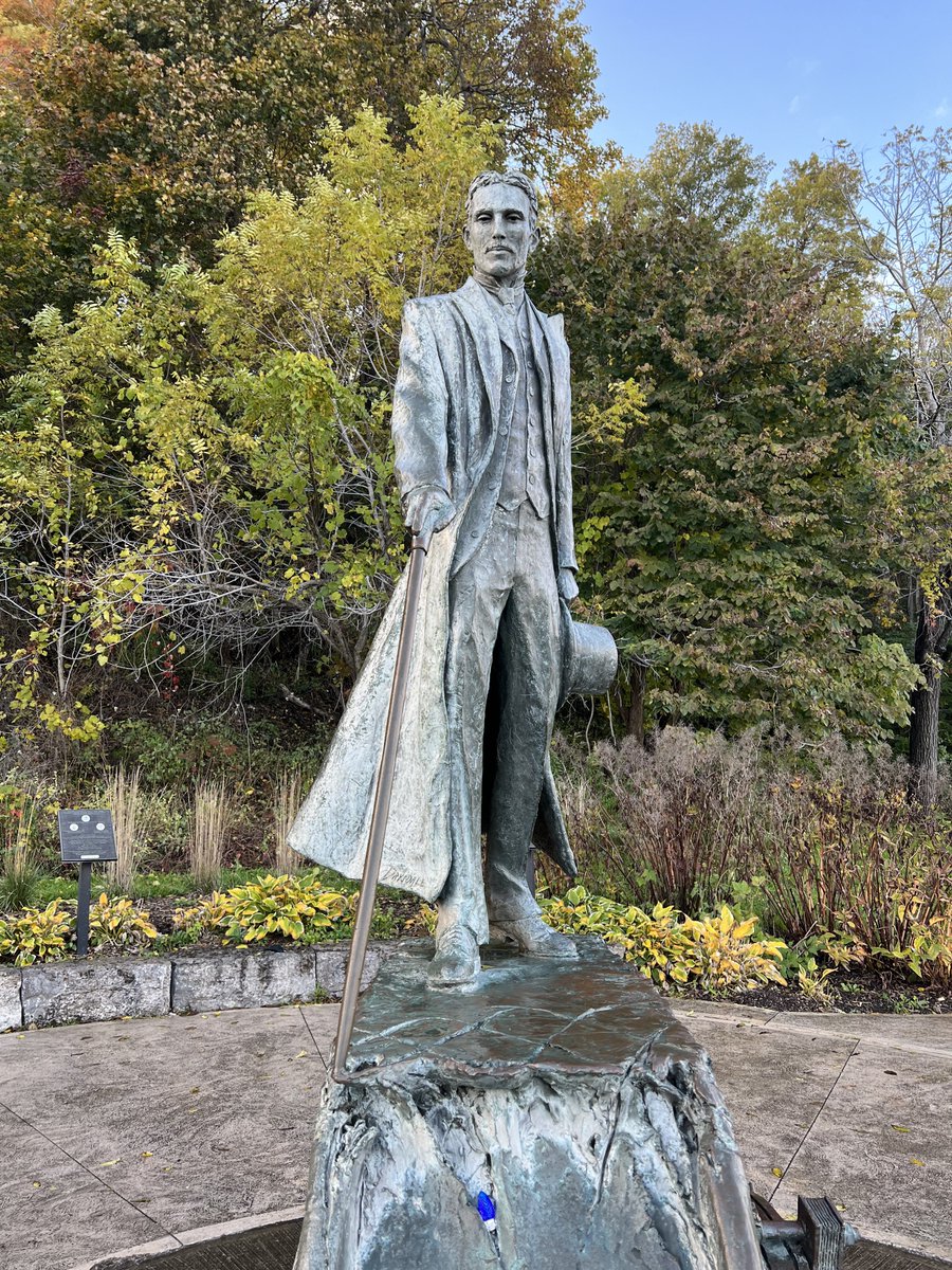JeffTutorials's tweet photo. Nikola Tesla Satutue 📍

Niagara Falls, Canada https://t.co/6hI6xlNksG