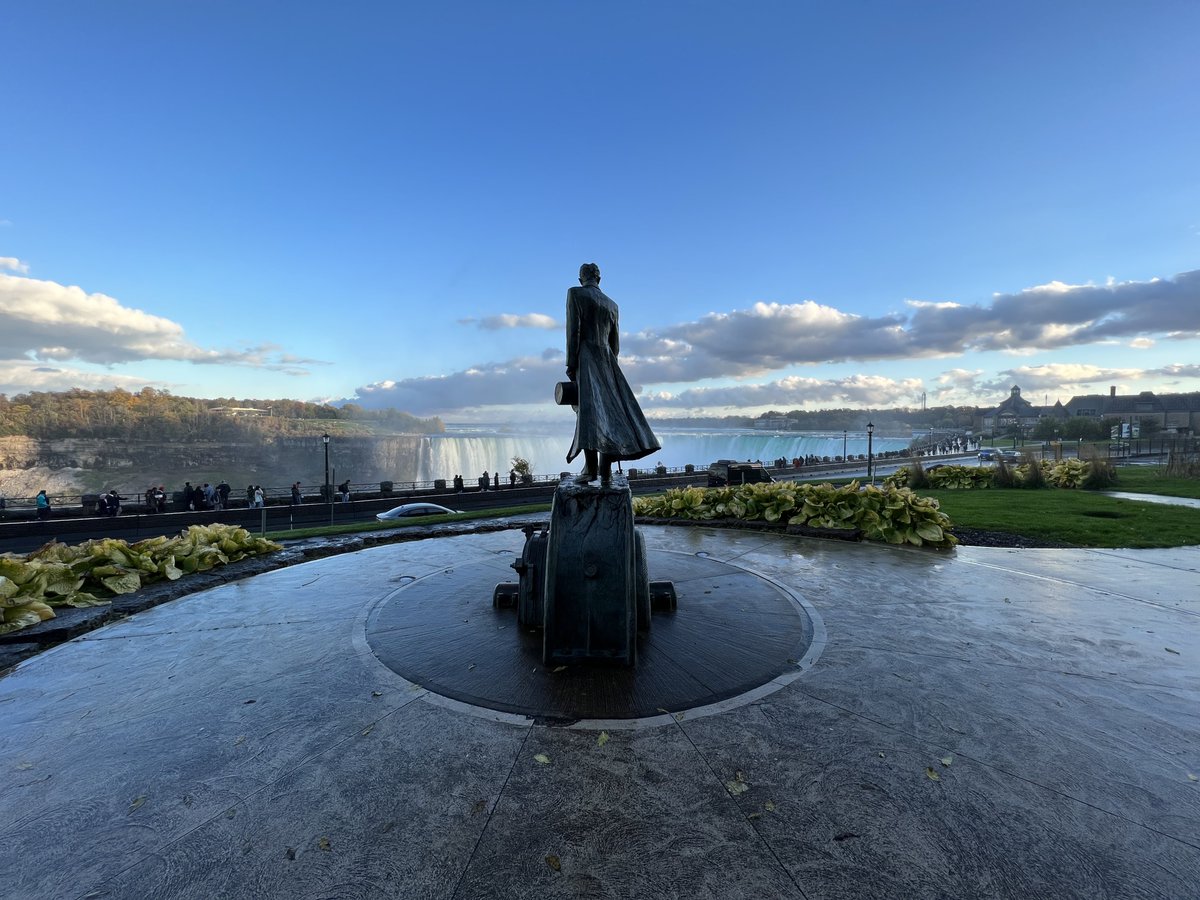 JeffTutorials's tweet photo. Nikola Tesla Satutue 📍

Niagara Falls, Canada https://t.co/6hI6xlNksG