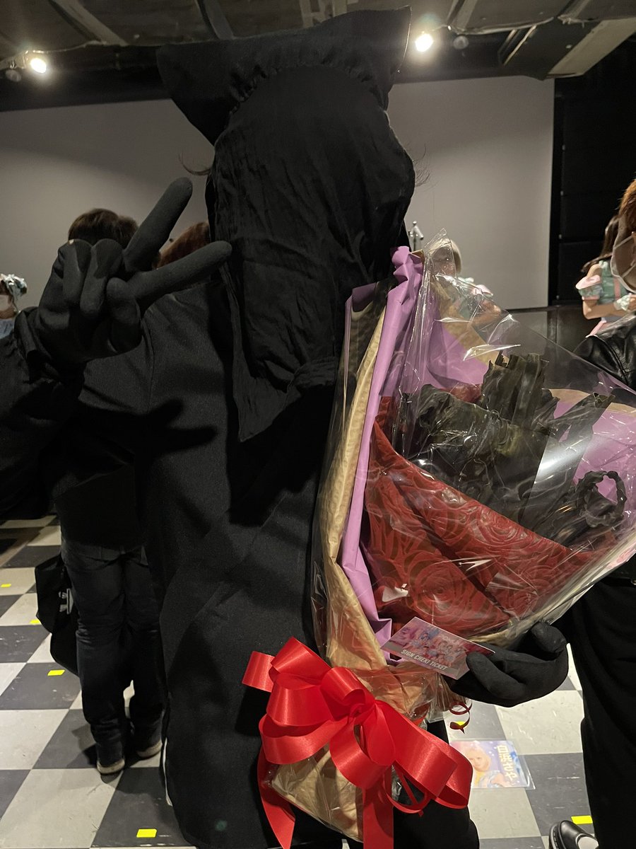 KToraguchi's tweet photo. 昆布花束を渡すひきにくさん

昆布花束見るのも最初で最後だと思うので一言...「もらった人もよろこんぶ」 https://t.co/G7HlogGVTy