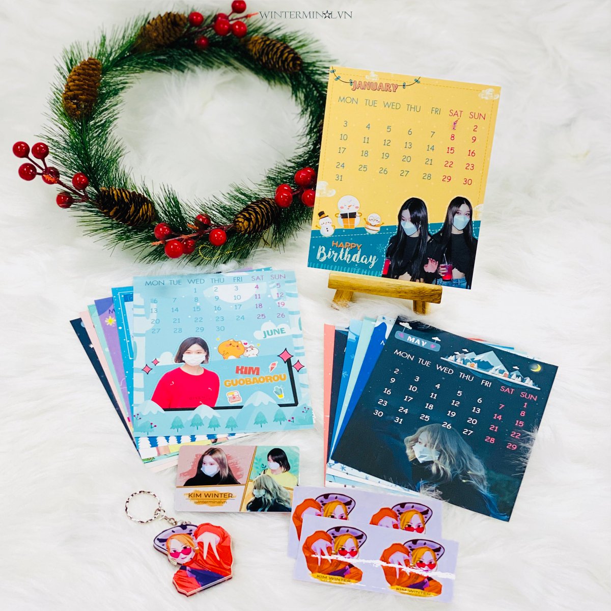 winterminalvn's tweet photo. 🎁🎉📆 #GIFT_SET ĐỘC QUYỀN DÀNH CHO #DONATER
🙆🏻♀️ TOÀN BỘ SỐ TIỀN NHẬN ĐƯỢC TỪ DONATE, sẽ được dùng để support cho Sinh Nhật và các dự án liên quan đến #WINTER
Để tri ân các bạn Donater, winterminalvn xin gửi để các bạn bộ GIFT mang tên #WINEIRLYS https://t.co/sn4z70cQ1E