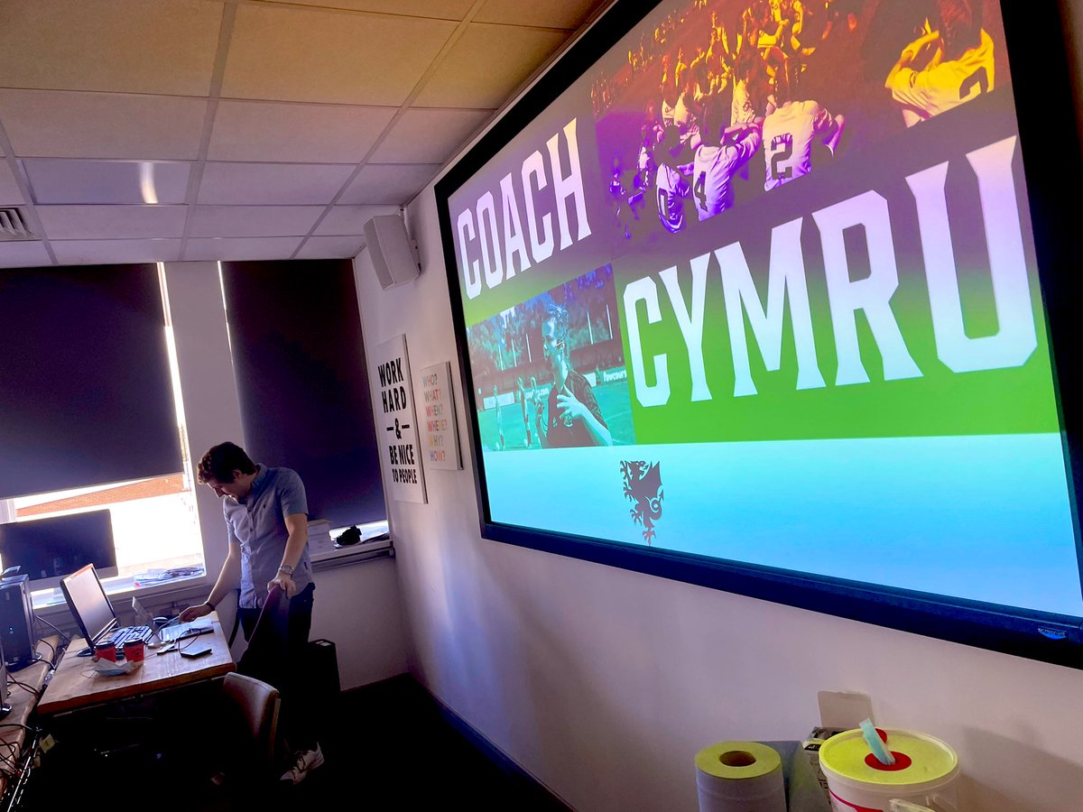 MetBroadcast's tweet photo. For his placement last year our student @_EthanHarris1 did a paid internship w/ the @FAWTrust. In the summer he got a full time job with them. 

Today Ethan was back speaking to the new #SportBroadcast cohort about another amazing paid internship opportunity with the Trust. https://t.co/DG6P2sYXTK