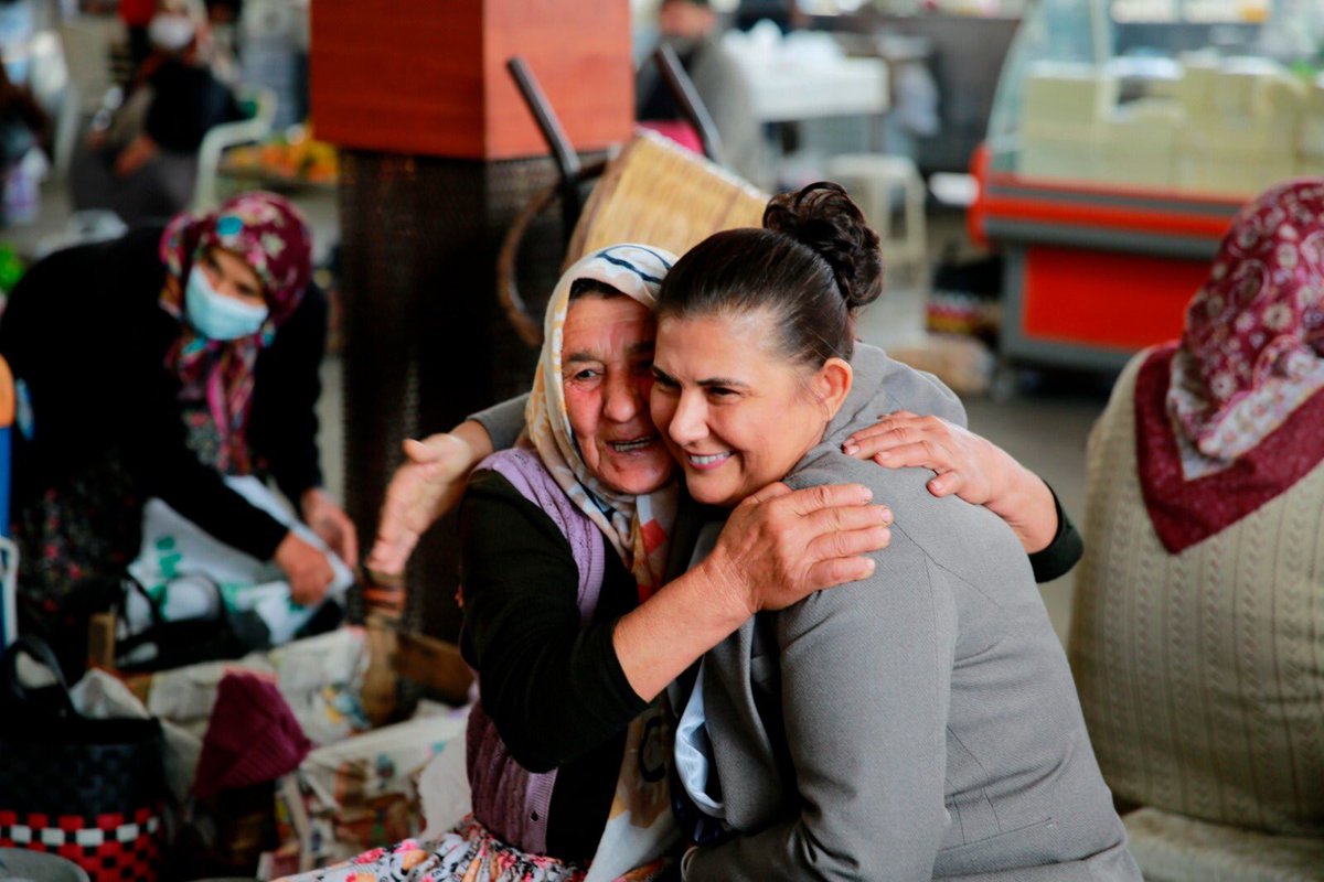 OZLEM_CERCIOGLU's tweet photo. Bugün Sultanhisar Belediye Başkanımız Sn. Osman Yıldırımkaya ile birlikte Atça Pazarı’nı ziyaret ettik.

Pazarcı esnafımız ve vatandaşlarımızla dertleştik. https://t.co/jf7Qypfpah