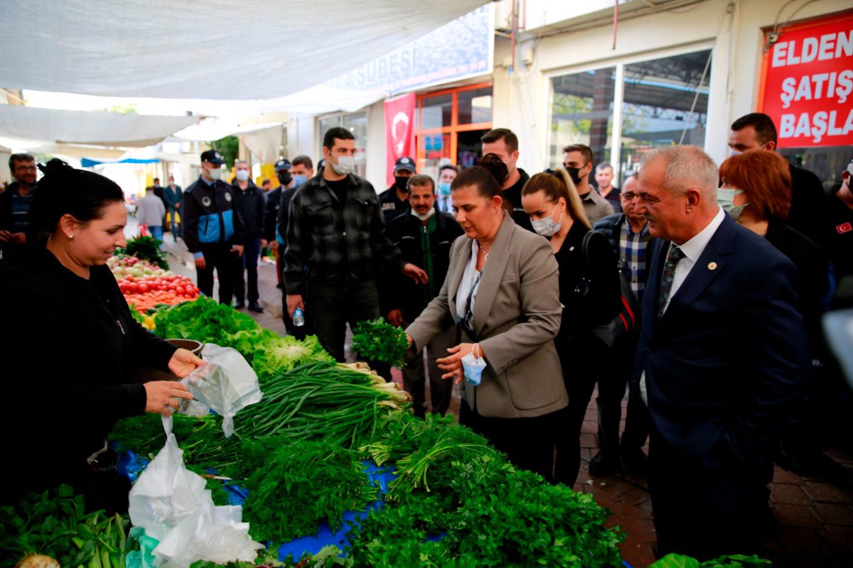 OZLEM_CERCIOGLU's tweet photo. Bugün Sultanhisar Belediye Başkanımız Sn. Osman Yıldırımkaya ile birlikte Atça Pazarı’nı ziyaret ettik.

Pazarcı esnafımız ve vatandaşlarımızla dertleştik. https://t.co/jf7Qypfpah