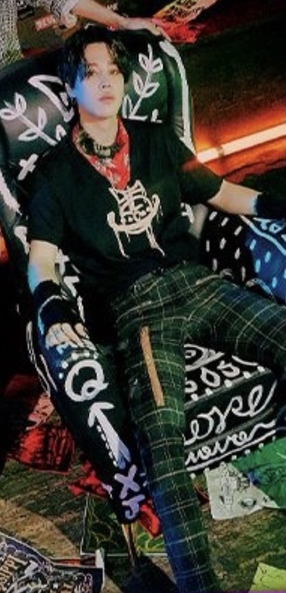 JIMIN, #KINGofKingChoice for 3rd consecutive year, oozes style in