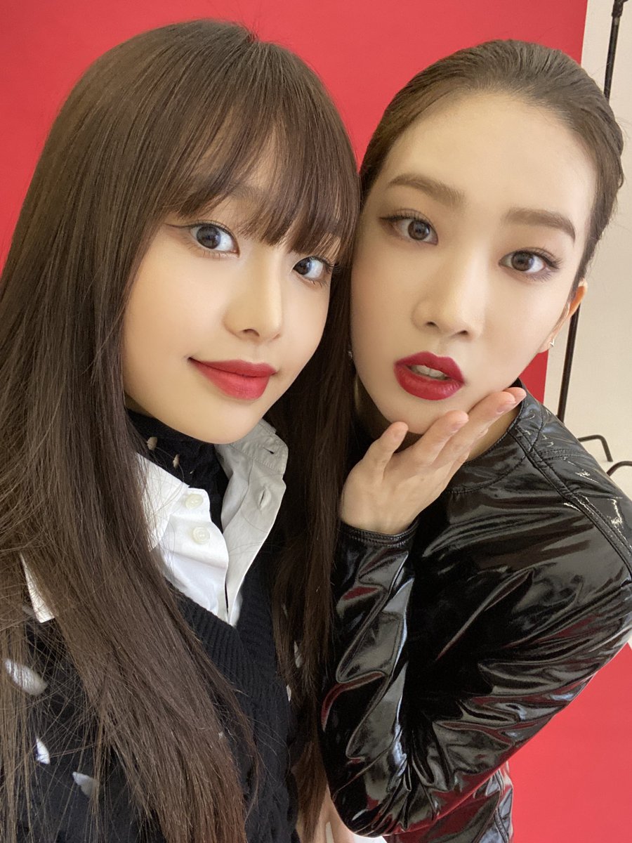 [#츄 / #Chuu] 에스콰이어 2탄💗💗💗 정으니랑💋 우리 레드했어요🥰

#이달의소녀 #LOONA