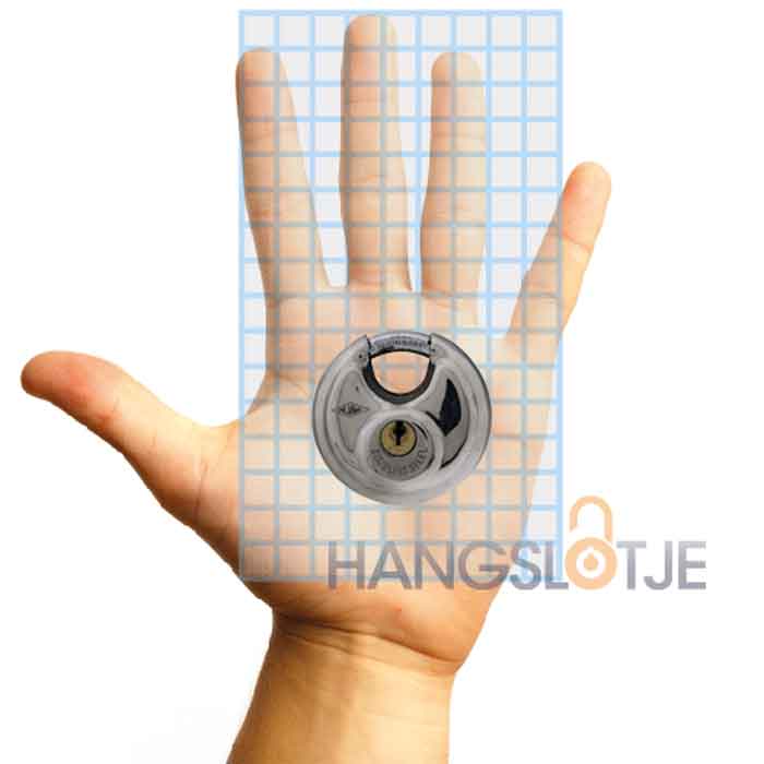 Kleine krachtpatser. Deze 50mm rvs discus. Het hangslot is voorzien van 2 sleutels.  hangslotje.nl/discusslot-50m… #padlock #hangslot