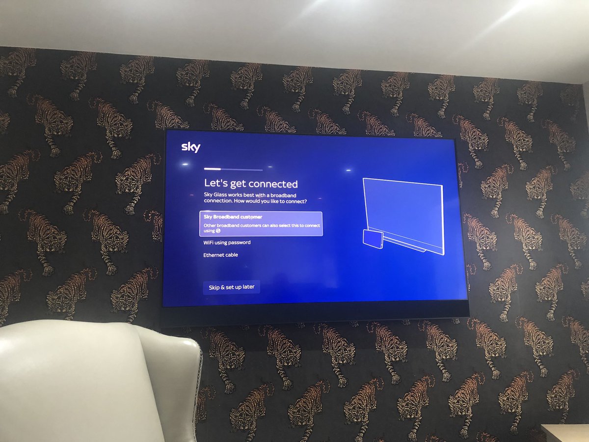 av4all's tweet photo. Sky Glass Info - No room behind if using supplied bracket - has std VESA 300x200 for your own bracket - on setup make sure you factory reset before anything else to force update (wasted 1hr) RF - 3 x HDMI - RJ45- power - if you do use the sky bracket use the wall template👍🏻 https://t.co/9F2mvZmk9M